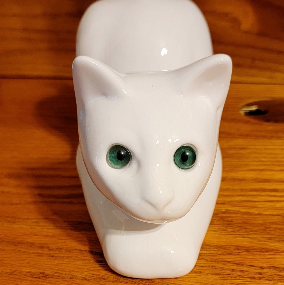 Vintage Elpa Alcobaca White Playful Green Eyed Cat Figurine, Ceramic, Portugal